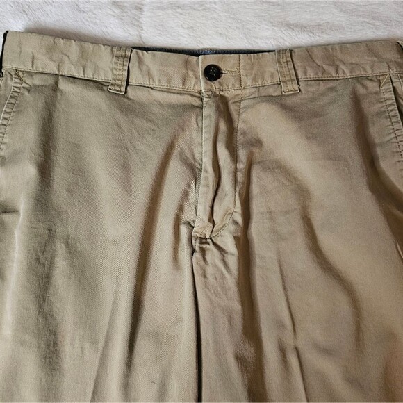 Men's J. Crew Stretch Khaki Shorts Waist 30" Excellent Condition. - Picture 3 of 4